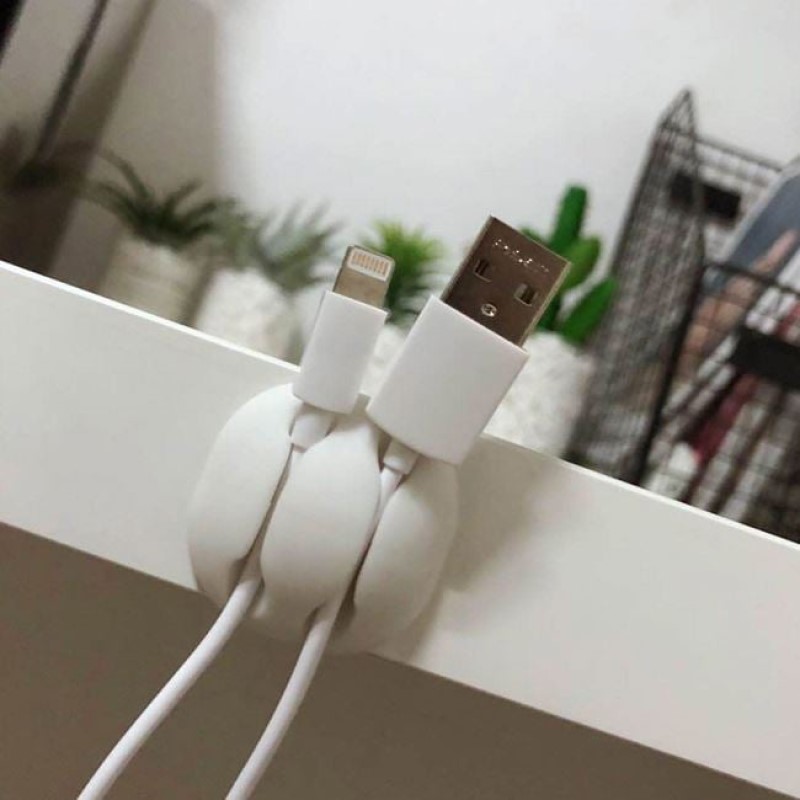 Set 4 Cârlige Autocolante Albe pentru Organizarea Cablurilor