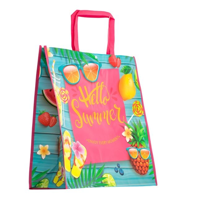 Sacosa multifunctionala cu model de vara cu ochelari de soare, fructe, inghetata, cocktailuri pe o parte si ochelari de soare pe cealalta, ananas cu ochelari de soare, acadele, cocktailuri si flip flop cu floare si semn Hello Summer - Enjoy every moment. Are cusaturi si manere puternice de culoare fucsia si buton si este perfecta pentru a fi folosita de nenumarate ori. Alegeti modelul si dimensiunea care sa se potriveasca stilului si nevoilor voastre. Ne gandim la mediul inconjurator si ne implicam pentru a-l proteja in toate modurile posibile. Culoare BleuColorat Material Produs PP Lungime x Latime x Inaltime 50x20x49cm Avertismente *AVERTISMENT! Pericol de asfixiere. Nerecomandat copiilor mai mici de 3 ani, contine componente mici ce pot fi inghitite.